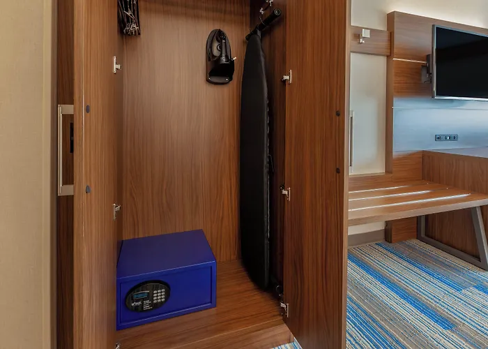 Holiday Inn Express & Suites Brunswick-Harpers Ferry Area By Ihg